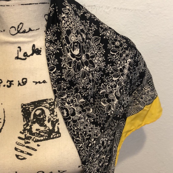 Floral multicolor scarf/bandanna - Picture 3 of 4